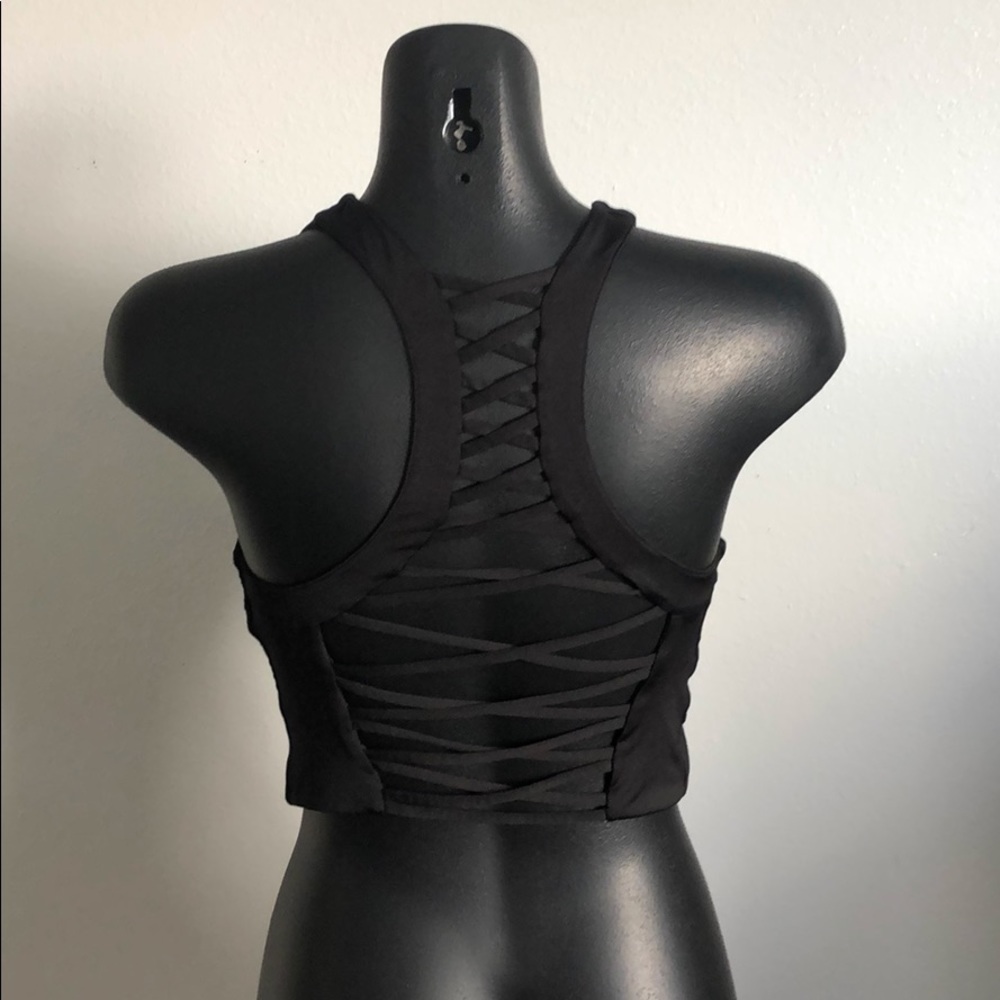 High neck strappy crop workout top